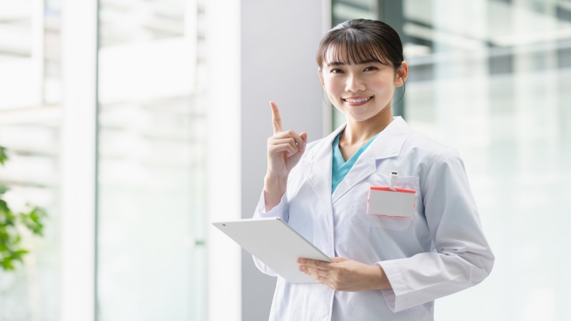 面接前に自分の言葉で話す準備をする看護師のイメージ