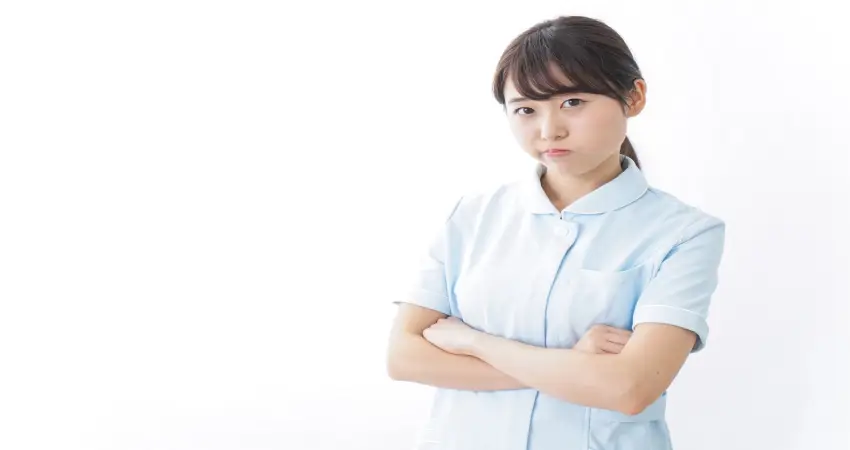 お局看護師と上手にコミュニケーションを取る看護師