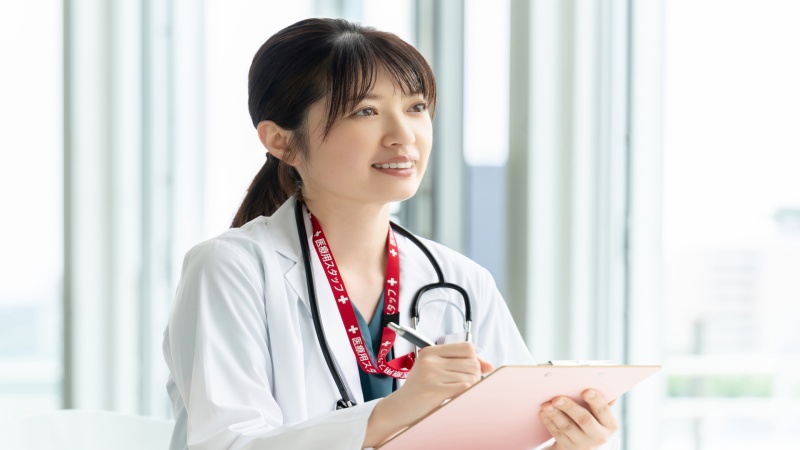 訪問看護へ安心して復職を目指す女性看護師のイメージ