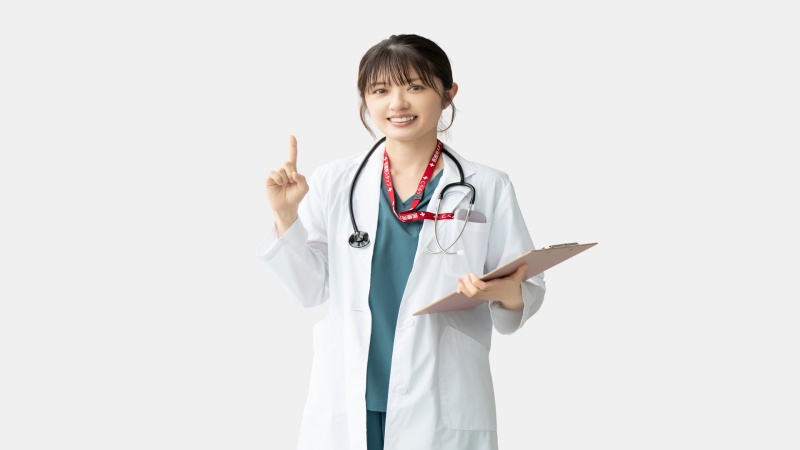 病院見学で教育体制を確認する女性看護師のイメージ