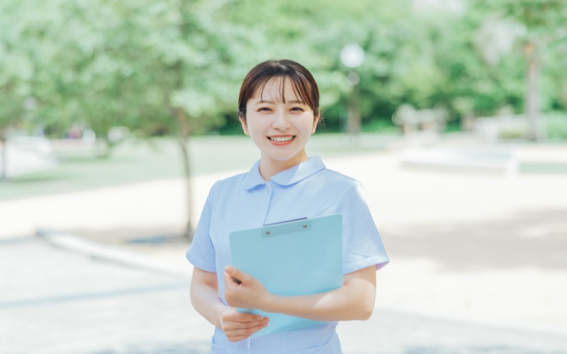 計画的に転職活動を進める女性看護師のイメージ