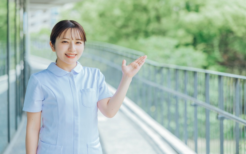 看護師の転職面接に向けて逆質問を準備する女性看護師のイメージ