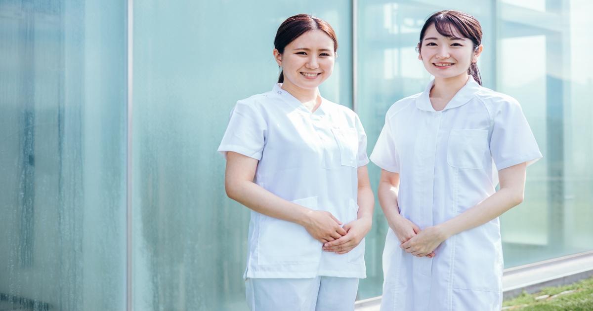 20代で転職について悩む女性看護師のイメージ