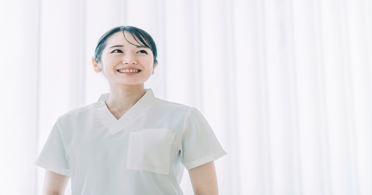 長いブランク後の復職について考える女性看護師のイメージ